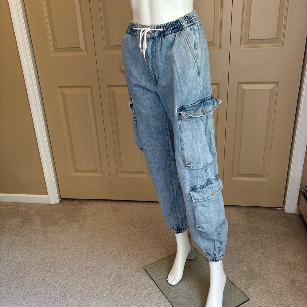 FOREVER 21 denim cargo, capri jeans